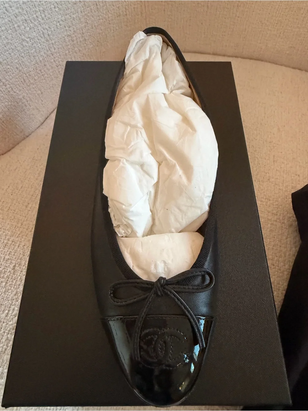 CHANEL Black Leather Ballet Flats with Patent Cap Toe
